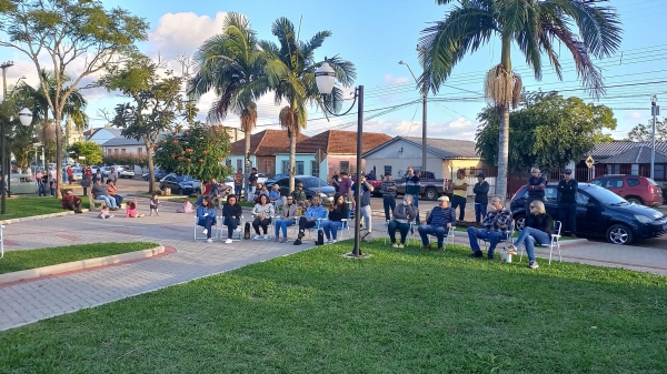 Mateada na Praça: Feira de Artesanado, Show com Irmãos Moro e Mateada Encerram as Atividades de Comemoração dos 30 Anos de Pinhal Grande Mateada na Praça: Feira de Artesanado, Show com Irmãos Moro e Mateada Encerram as Atividades de Comemoração dos 30 Anos de Pinhal Grande