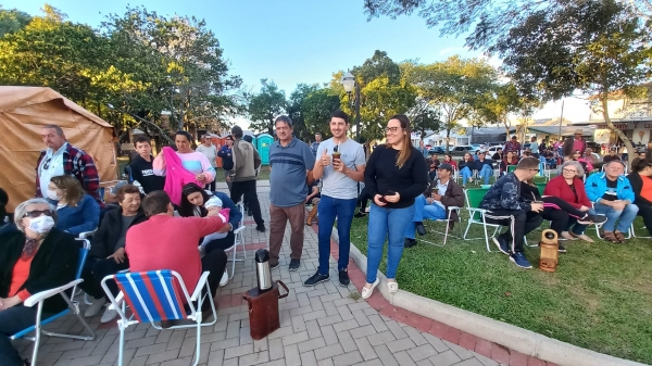 Mateada na Praça: Feira de Artesanado, Show com Irmãos Moro e Mateada Encerram as Atividades de Comemoração dos 30 Anos de Pinhal Grande Mateada na Praça: Feira de Artesanado, Show com Irmãos Moro e Mateada Encerram as Atividades de Comemoração dos 30 Anos de Pinhal Grande