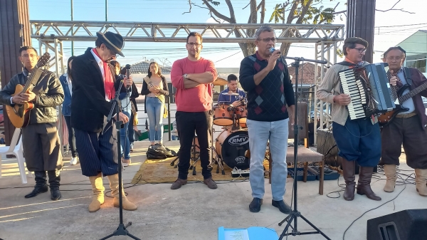 Mateada na Praça: Feira de Artesanado, Show com Irmãos Moro e Mateada Encerram as Atividades de Comemoração dos 30 Anos de Pinhal Grande Mateada na Praça: Feira de Artesanado, Show com Irmãos Moro e Mateada Encerram as Atividades de Comemoração dos 30 Anos de Pinhal Grande