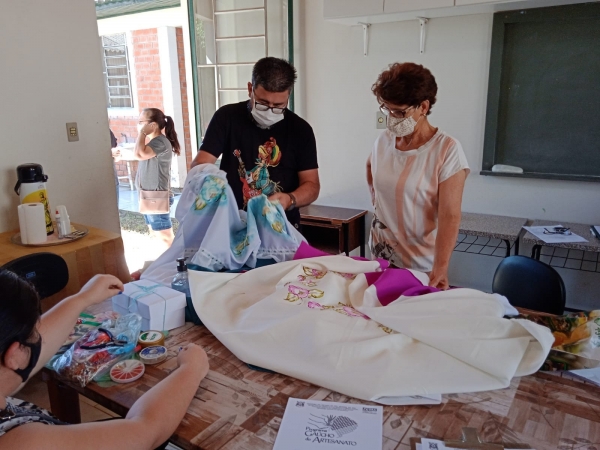 Carteira do Artesão: Casa de Cultura e EMATER de Pinhal Grande Juntamente Com a FGTAS Realizam Prova Par Confecção da Carteira do Artesão Carteira do Artesão: Casa de Cultura e EMATER de Pinhal Grande Juntamente Com a FGTAS Realizam Prova Par Confecção da Carteira do Artesão