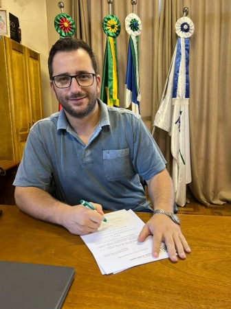 Administração Municipal Cumpre Com Portaria do Ministério Da Educação e Concede Aumento Ao Magistério Municipal. Administração Municipal Cumpre Com Portaria do Ministério Da Educação e Concede Aumento Ao Magistério Municipal.