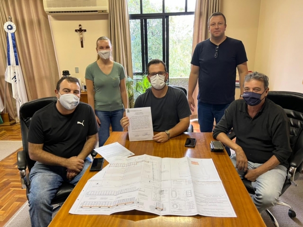 Assinada Ordem de Serviço Para Inicio da Obra de Construção das Carneiras e do Ossário no Cemítério Do Bairro Limeira Assinada Ordem de Serviço Para Inicio da Obra de Construção das Carneiras e do Ossário no Cemítério Do Bairro Limeira