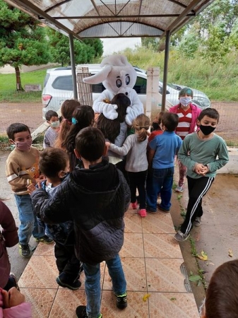 Coelhinho da Páscoa Visita Escolas Municipais De Pinhal Grande E Alunos Participam De Atividades Ligadas A Data Comemorativas Coelhinho da Páscoa Visita Escolas Municipais De Pinhal Grande E Alunos Participam De Atividades Ligadas A Data Comemorativas