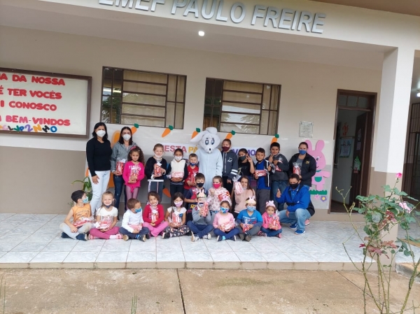 Coelhinho da Páscoa Visita Escolas Municipais De Pinhal Grande E Alunos Participam De Atividades Ligadas A Data Comemorativas Coelhinho da Páscoa Visita Escolas Municipais De Pinhal Grande E Alunos Participam De Atividades Ligadas A Data Comemorativas