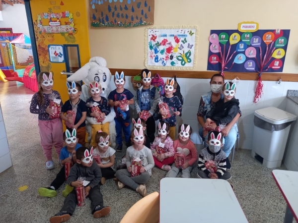 Coelhinho da Páscoa Visita Escolas Municipais De Pinhal Grande E Alunos Participam De Atividades Ligadas A Data Comemorativas Coelhinho da Páscoa Visita Escolas Municipais De Pinhal Grande E Alunos Participam De Atividades Ligadas A Data Comemorativas