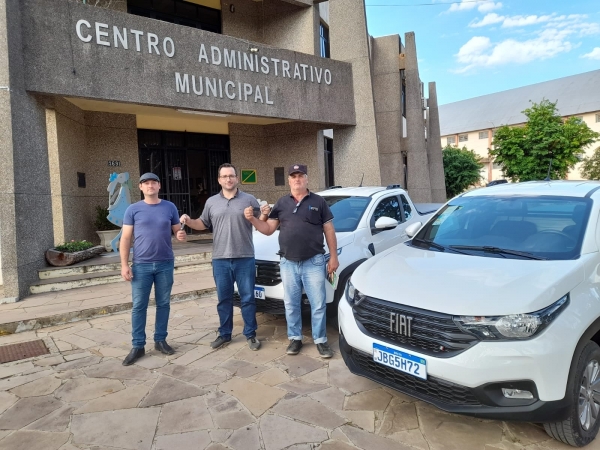 Administração Municipal Adquire Duas caminhonetes Zero Km Com Recursos Próprios Administração Municipal Adquire Duas caminhonetes Zero Km Com Recursos Próprios