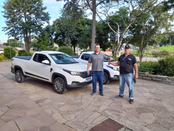 Administração Municipal Adquire Duas caminhonetes Zero Km Com Recursos Próprios Administração Municipal Adquire Duas caminhonetes Zero Km Com Recursos Próprios