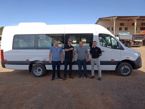 Administração Municipal de Pinhal Grande Adquire Van de 21 Lugares Para Transporte de Pacientes na Área da Saúde Administração Municipal de Pinhal Grande Adquire Van de 21 Lugares Para Transporte de Pacientes na Área da Saúde