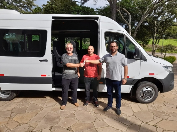 Administração Municipal de Pinhal Grande Adquire Van de 21 Lugares Para Transporte de Pacientes na Área da Saúde Administração Municipal de Pinhal Grande Adquire Van de 21 Lugares Para Transporte de Pacientes na Área da Saúde