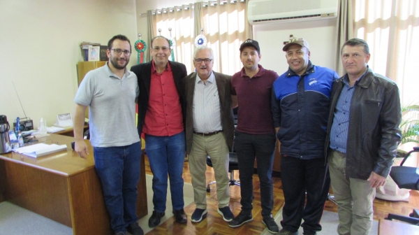 Deputado Federal Pedro Westphalen Cumpre Agenda em Pinhal Grande se Reúne com Lideranças do Partido Progressistas e Faz Entrega Oficial de Van Adquirida com Recursos de Emenda Parlamentar de Sua Autoria Deputado Federal Pedro Westphalen Cumpre Agenda em Pinhal Grande se Reúne com Lideranças do Partido Progressistas e Faz Entrega Oficial de Van Adquirida com Recursos de Emenda Parlamentar de Sua Autoria