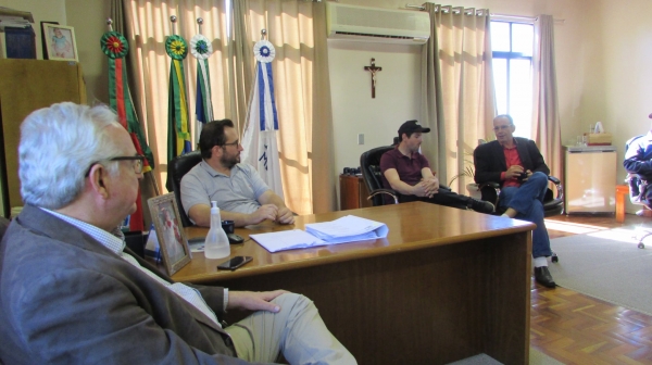 Deputado Federal Pedro Westphalen Cumpre Agenda em Pinhal Grande se Reúne com Lideranças do Partido Progressistas e Faz Entrega Oficial de Van Adquirida com Recursos de Emenda Parlamentar de Sua Autoria Deputado Federal Pedro Westphalen Cumpre Agenda em Pinhal Grande se Reúne com Lideranças do Partido Progressistas e Faz Entrega Oficial de Van Adquirida com Recursos de Emenda Parlamentar de Sua Autoria