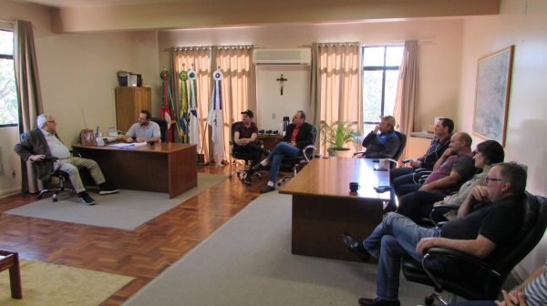 Deputado Federal Pedro Westphalen Cumpre Agenda em Pinhal Grande se Reúne com Lideranças do Partido Progressistas e Faz Entrega Oficial de Van Adquirida com Recursos de Emenda Parlamentar de Sua Autoria Deputado Federal Pedro Westphalen Cumpre Agenda em Pinhal Grande se Reúne com Lideranças do Partido Progressistas e Faz Entrega Oficial de Van Adquirida com Recursos de Emenda Parlamentar de Sua Autoria
