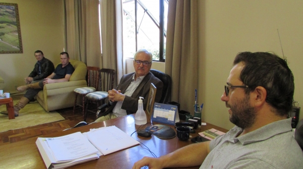 Deputado Federal Pedro Westphalen Cumpre Agenda em Pinhal Grande se Reúne com Lideranças do Partido Progressistas e Faz Entrega Oficial de Van Adquirida com Recursos de Emenda Parlamentar de Sua Autoria Deputado Federal Pedro Westphalen Cumpre Agenda em Pinhal Grande se Reúne com Lideranças do Partido Progressistas e Faz Entrega Oficial de Van Adquirida com Recursos de Emenda Parlamentar de Sua Autoria