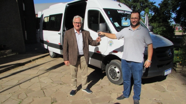Deputado Federal Pedro Westphalen Cumpre Agenda em Pinhal Grande se Reúne com Lideranças do Partido Progressistas e Faz Entrega Oficial de Van Adquirida com Recursos de Emenda Parlamentar de Sua Autoria Deputado Federal Pedro Westphalen Cumpre Agenda em Pinhal Grande se Reúne com Lideranças do Partido Progressistas e Faz Entrega Oficial de Van Adquirida com Recursos de Emenda Parlamentar de Sua Autoria