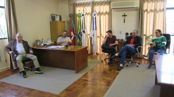 Deputado Federal Pedro Westphalen Cumpre Agenda em Pinhal Grande se Reúne com Lideranças do Partido Progressistas e Faz Entrega Oficial de Van Adquirida com Recursos de Emenda Parlamentar de Sua Autoria Deputado Federal Pedro Westphalen Cumpre Agenda em Pinhal Grande se Reúne com Lideranças do Partido Progressistas e Faz Entrega Oficial de Van Adquirida com Recursos de Emenda Parlamentar de Sua Autoria
