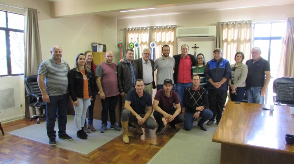 Deputado Federal Pedro Westphalen Cumpre Agenda em Pinhal Grande se Reúne com Lideranças do Partido Progressistas e Faz Entrega Oficial de Van Adquirida com Recursos de Emenda Parlamentar de Sua Autoria Deputado Federal Pedro Westphalen Cumpre Agenda em Pinhal Grande se Reúne com Lideranças do Partido Progressistas e Faz Entrega Oficial de Van Adquirida com Recursos de Emenda Parlamentar de Sua Autoria
