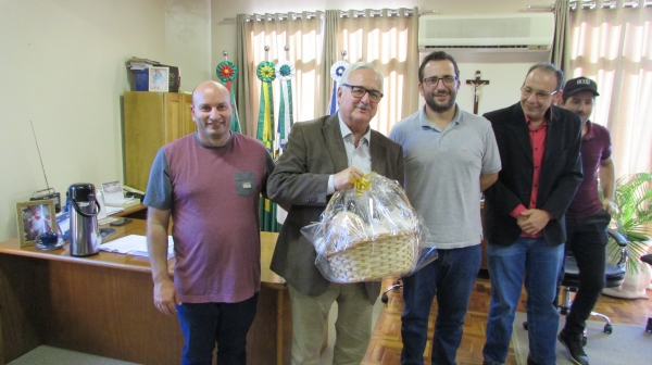 Deputado Federal Pedro Westphalen Cumpre Agenda em Pinhal Grande se Reúne com Lideranças do Partido Progressistas e Faz Entrega Oficial de Van Adquirida com Recursos de Emenda Parlamentar de Sua Autoria Deputado Federal Pedro Westphalen Cumpre Agenda em Pinhal Grande se Reúne com Lideranças do Partido Progressistas e Faz Entrega Oficial de Van Adquirida com Recursos de Emenda Parlamentar de Sua Autoria