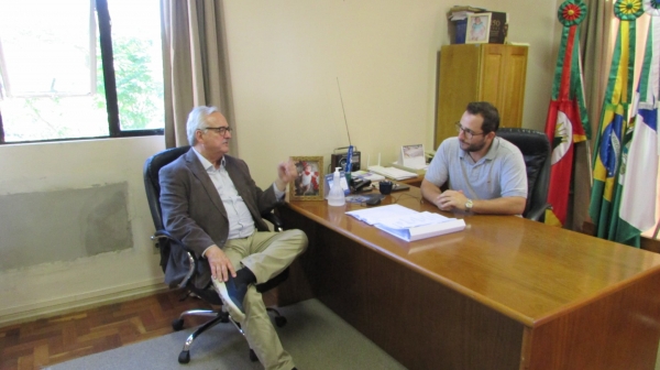 Deputado Federal Pedro Westphalen Cumpre Agenda em Pinhal Grande se Reúne com Lideranças do Partido Progressistas e Faz Entrega Oficial de Van Adquirida com Recursos de Emenda Parlamentar de Sua Autoria Deputado Federal Pedro Westphalen Cumpre Agenda em Pinhal Grande se Reúne com Lideranças do Partido Progressistas e Faz Entrega Oficial de Van Adquirida com Recursos de Emenda Parlamentar de Sua Autoria