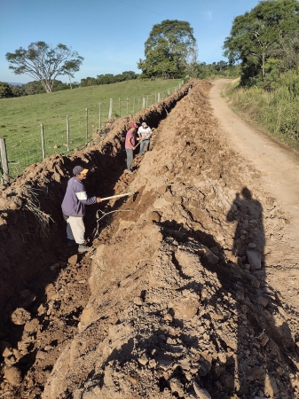 ABASTECIMENTO DE ÁGUA: SECRETARIA DE OBRAS TRABALHA NA ABERTURA DE UMA NOVA LINHA DE ABASTECIMENTO DE ÁGUA PARA COMUNIDADE DO RINCÃO DOS BASÍLIOS ABASTECIMENTO DE ÁGUA: SECRETARIA DE OBRAS TRABALHA NA ABERTURA DE UMA NOVA LINHA DE ABASTECIMENTO DE ÁGUA PARA COMUNIDADE DO RINCÃO DOS BASÍLIOS