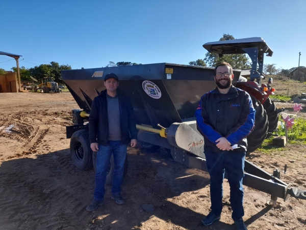 CALCALHADEIRA: ADMINISTRAÇÃO MUNICIPAL DE PINHAL GRANDE ADQUIRE CALCALHADEIRA COM RECURSOS PRÓPRIOS CALCALHADEIRA: ADMINISTRAÇÃO MUNICIPAL DE PINHAL GRANDE ADQUIRE CALCALHADEIRA COM RECURSOS PRÓPRIOS