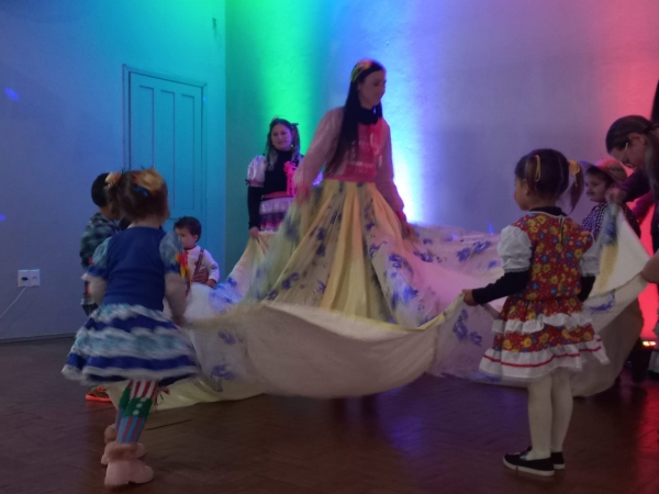 PRIMEIRO SÃO JOÃO: ALUNOS DA ESCOLA INFANTIL CARMELINDA COCCO PARTICIPAM DA PRIMEIRA FESTA JUNINA DE SUAS VIDAS PRIMEIRO SÃO JOÃO: ALUNOS DA ESCOLA INFANTIL CARMELINDA COCCO PARTICIPAM DA PRIMEIRA FESTA JUNINA DE SUAS VIDAS