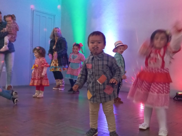 PRIMEIRO SÃO JOÃO: ALUNOS DA ESCOLA INFANTIL CARMELINDA COCCO PARTICIPAM DA PRIMEIRA FESTA JUNINA DE SUAS VIDAS PRIMEIRO SÃO JOÃO: ALUNOS DA ESCOLA INFANTIL CARMELINDA COCCO PARTICIPAM DA PRIMEIRA FESTA JUNINA DE SUAS VIDAS