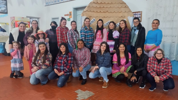PRIMEIRO SÃO JOÃO: ALUNOS DA ESCOLA INFANTIL CARMELINDA COCCO PARTICIPAM DA PRIMEIRA FESTA JUNINA DE SUAS VIDAS PRIMEIRO SÃO JOÃO: ALUNOS DA ESCOLA INFANTIL CARMELINDA COCCO PARTICIPAM DA PRIMEIRA FESTA JUNINA DE SUAS VIDAS