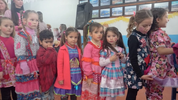 PRIMEIRO SÃO JOÃO: ALUNOS DA ESCOLA INFANTIL CARMELINDA COCCO PARTICIPAM DA PRIMEIRA FESTA JUNINA DE SUAS VIDAS PRIMEIRO SÃO JOÃO: ALUNOS DA ESCOLA INFANTIL CARMELINDA COCCO PARTICIPAM DA PRIMEIRA FESTA JUNINA DE SUAS VIDAS