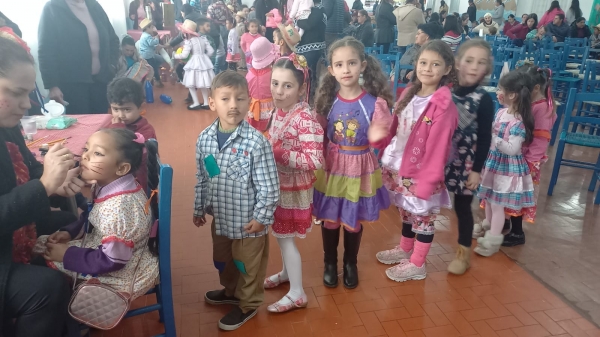 PRIMEIRO SÃO JOÃO: ALUNOS DA ESCOLA INFANTIL CARMELINDA COCCO PARTICIPAM DA PRIMEIRA FESTA JUNINA DE SUAS VIDAS PRIMEIRO SÃO JOÃO: ALUNOS DA ESCOLA INFANTIL CARMELINDA COCCO PARTICIPAM DA PRIMEIRA FESTA JUNINA DE SUAS VIDAS