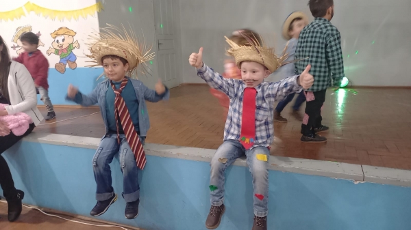 PRIMEIRO SÃO JOÃO: ALUNOS DA ESCOLA INFANTIL CARMELINDA COCCO PARTICIPAM DA PRIMEIRA FESTA JUNINA DE SUAS VIDAS PRIMEIRO SÃO JOÃO: ALUNOS DA ESCOLA INFANTIL CARMELINDA COCCO PARTICIPAM DA PRIMEIRA FESTA JUNINA DE SUAS VIDAS