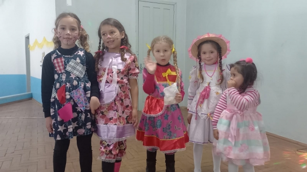 PRIMEIRO SÃO JOÃO: ALUNOS DA ESCOLA INFANTIL CARMELINDA COCCO PARTICIPAM DA PRIMEIRA FESTA JUNINA DE SUAS VIDAS PRIMEIRO SÃO JOÃO: ALUNOS DA ESCOLA INFANTIL CARMELINDA COCCO PARTICIPAM DA PRIMEIRA FESTA JUNINA DE SUAS VIDAS