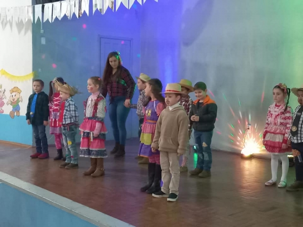 PRIMEIRO SÃO JOÃO: ALUNOS DA ESCOLA INFANTIL CARMELINDA COCCO PARTICIPAM DA PRIMEIRA FESTA JUNINA DE SUAS VIDAS PRIMEIRO SÃO JOÃO: ALUNOS DA ESCOLA INFANTIL CARMELINDA COCCO PARTICIPAM DA PRIMEIRA FESTA JUNINA DE SUAS VIDAS