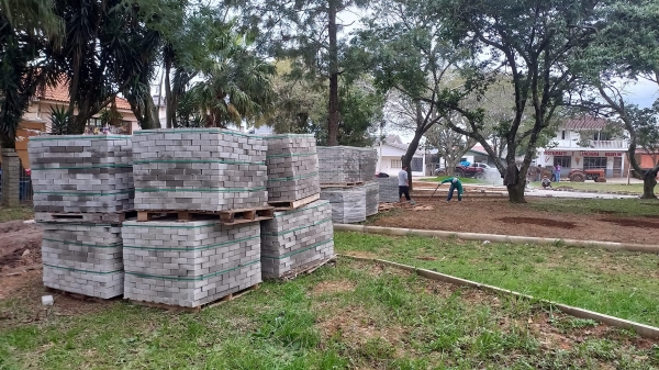 PRAÇA CENTRAL: RETOMADA OBRA DE CONCLUSÃO DA SEGUNDA ETAPA DE REVITALIZAÇÃO DA PRAÇA CAMPOS SALLES NO BAIRRO LIMEIRA PRAÇA CENTRAL: RETOMADA OBRA DE CONCLUSÃO DA SEGUNDA ETAPA DE REVITALIZAÇÃO DA PRAÇA CAMPOS SALLES NO BAIRRO LIMEIRA