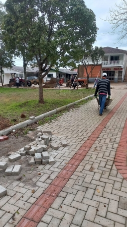 PRAÇA CENTRAL: RETOMADA OBRA DE CONCLUSÃO DA SEGUNDA ETAPA DE REVITALIZAÇÃO DA PRAÇA CAMPOS SALLES NO BAIRRO LIMEIRA PRAÇA CENTRAL: RETOMADA OBRA DE CONCLUSÃO DA SEGUNDA ETAPA DE REVITALIZAÇÃO DA PRAÇA CAMPOS SALLES NO BAIRRO LIMEIRA