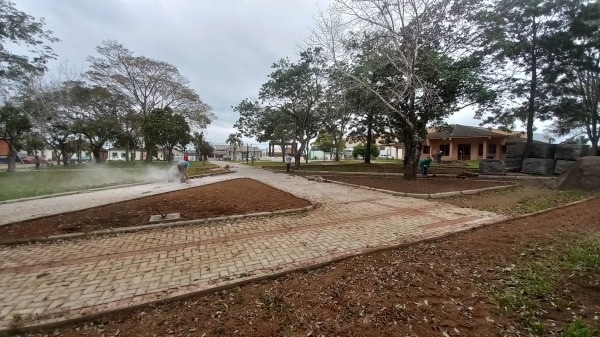 PRAÇA CENTRAL: RETOMADA OBRA DE CONCLUSÃO DA SEGUNDA ETAPA DE REVITALIZAÇÃO DA PRAÇA CAMPOS SALLES NO BAIRRO LIMEIRA PRAÇA CENTRAL: RETOMADA OBRA DE CONCLUSÃO DA SEGUNDA ETAPA DE REVITALIZAÇÃO DA PRAÇA CAMPOS SALLES NO BAIRRO LIMEIRA