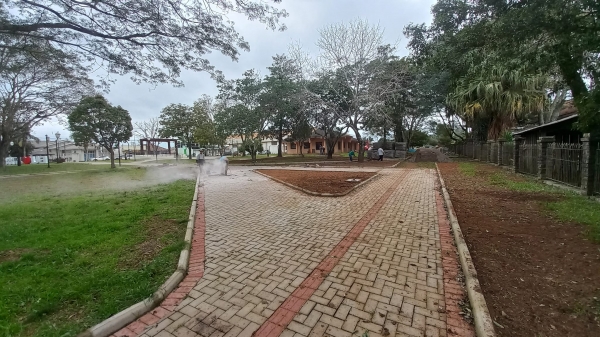 PRAÇA CENTRAL: RETOMADA OBRA DE CONCLUSÃO DA SEGUNDA ETAPA DE REVITALIZAÇÃO DA PRAÇA CAMPOS SALLES NO BAIRRO LIMEIRA PRAÇA CENTRAL: RETOMADA OBRA DE CONCLUSÃO DA SEGUNDA ETAPA DE REVITALIZAÇÃO DA PRAÇA CAMPOS SALLES NO BAIRRO LIMEIRA