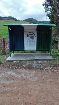 PARADA DE ÔNIBUS: ADMINISTRAÇÃO MUNICIPAL INSTALA DOIS NOVOS ABRIGOS METÁLICOS NA ZONA URBANA E REVITALIZA ABRIGOS DO INTERIOR PARADA DE ÔNIBUS: ADMINISTRAÇÃO MUNICIPAL INSTALA DOIS NOVOS ABRIGOS METÁLICOS NA ZONA URBANA E REVITALIZA ABRIGOS DO INTERIOR