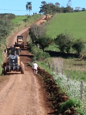 ESTRADAS: SECRETARIA DE OBRAS COMEÇA A SEMANA COM PATROLAMENTO DAS ESTRADAS DO INTERIOR ESTRADAS: SECRETARIA DE OBRAS COMEÇA A SEMANA COM PATROLAMENTO DAS ESTRADAS DO INTERIOR