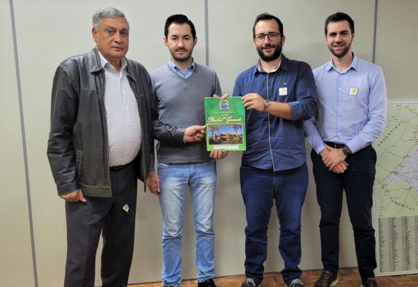 AGENDA NA CAPITAL: SEGUINDO COM SEUS COMPROMISSOS EM PORTO ALEGRE PREFEITO LUCAS PARTICIPA DE IMPORTANTE REUNIÃO JUNTO AO DIRETOR DO DAER AGENDA NA CAPITAL: SEGUINDO COM SEUS COMPROMISSOS EM PORTO ALEGRE PREFEITO LUCAS PARTICIPA DE IMPORTANTE REUNIÃO JUNTO AO DIRETOR DO DAER