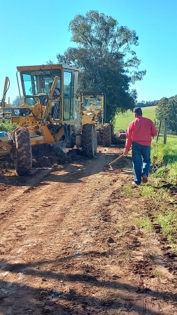 ESTRADAS: SECRETARIA DE OBRAS DE PINHAL GRANDE INTENSIFICA OS TRABALHOS NO INTERIOR APÓS LONGO PERÍODO DE CHUVAS ESTRADAS: SECRETARIA DE OBRAS DE PINHAL GRANDE INTENSIFICA OS TRABALHOS NO INTERIOR APÓS LONGO PERÍODO DE CHUVAS