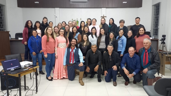 TRADIÇÃO: COMEÇA O CURSO DE FORMAÇÃO TRADICIONALISTA GAÚCHA DE PROFESSORES DA REDE MUNICIPAL DE PINHAL GRANDE TRADIÇÃO: COMEÇA O CURSO DE FORMAÇÃO TRADICIONALISTA GAÚCHA DE PROFESSORES DA REDE MUNICIPAL DE PINHAL GRANDE