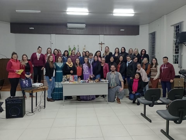 TRADIÇÃO: REALIZADO SEGUNDO DIA DO CURSO DE FORMAÇÃO TRADICIONALISTA GAÚCHA DOS PROFESSORES DA REDE MUNICIPAL DE ENSINO DE PINHAL GRANDE TRADIÇÃO: REALIZADO SEGUNDO DIA DO CURSO DE FORMAÇÃO TRADICIONALISTA GAÚCHA DOS PROFESSORES DA REDE MUNICIPAL DE ENSINO DE PINHAL GRANDE