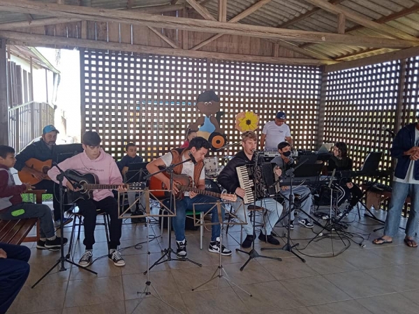 APRESENTAÇÃO: DEPARTAMENTO DE CULTURA PRESENTE NA ESCOLA DE EDUCAÇÃO ESPECIAL POSSO VIVER NA SEMANA DA CRIANÇA COM DEFICIÊNCIA. APRESENTAÇÃO: DEPARTAMENTO DE CULTURA PRESENTE NA ESCOLA DE EDUCAÇÃO ESPECIAL POSSO VIVER NA SEMANA DA CRIANÇA COM DEFICIÊNCIA.