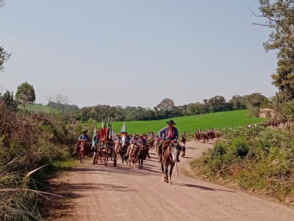CHAMA CRIOULA: CHEGADA DOS CAVALARIANOS DA 9ª REGIÃO TRADICIONALISTA COM A CHAMA CRIOULA EM PINHAL GRANDE CHAMA CRIOULA: CHEGADA DOS CAVALARIANOS DA 9ª REGIÃO TRADICIONALISTA COM A CHAMA CRIOULA EM PINHAL GRANDE