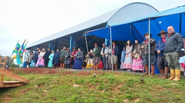 CHAMA CRIOULA: PINHAL GRANDE ENTRA PARA HISTÓRIA DA TRADIÇÃO GAÚCHA COMO SEDE DA DISTRIBUIÇÃO DA CHAMA CRIOULA EM 2022 PARA OS MUNICÍPIOS DA 9ª RT CHAMA CRIOULA: PINHAL GRANDE ENTRA PARA HISTÓRIA DA TRADIÇÃO GAÚCHA COMO SEDE DA DISTRIBUIÇÃO DA CHAMA CRIOULA EM 2022 PARA OS MUNICÍPIOS DA 9ª RT