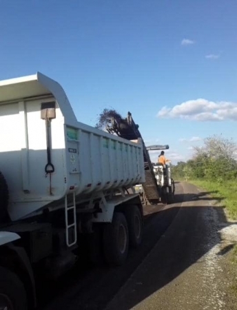 APROVEITAMENTO: PARCERIA ENTRE ADMINISTRAÇÃO MUNICIPAL E DAER VIABILIZA DOAÇÃO DE MATERIAL RETIRADO DA ERS-149 APROVEITAMENTO: PARCERIA ENTRE ADMINISTRAÇÃO MUNICIPAL E DAER VIABILIZA DOAÇÃO DE MATERIAL RETIRADO DA ERS-149