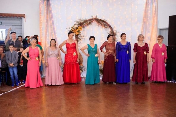 MELHOR IDADE: ESCOLHIDA NOVA CORTE DE SOBERANAS DA TERCEIRA IDADE DE PINHAL GRANDE MELHOR IDADE: ESCOLHIDA NOVA CORTE DE SOBERANAS DA TERCEIRA IDADE DE PINHAL GRANDE