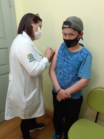 VACINAÇÃO NA ESCOLA: EQUIPE DO SETOR DE VACINAÇÃO PERCORRE ESCOLAS PARA APLICAR VACINAS CONTRA HPV NOS ALUNOS VACINAÇÃO NA ESCOLA: EQUIPE DO SETOR DE VACINAÇÃO PERCORRE ESCOLAS PARA APLICAR VACINAS CONTRA HPV NOS ALUNOS