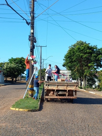 NATAL 2022: DEPARTAMENTO DE CULTURA E GRUPO DE VOLUNTÁRIOS TRABALHA NA DECORAÇÃO NATALINA DO MUNICÍPIO NATAL 2022: DEPARTAMENTO DE CULTURA E GRUPO DE VOLUNTÁRIOS TRABALHA NA DECORAÇÃO NATALINA DO MUNICÍPIO