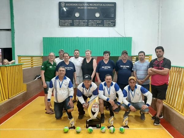 TORNEIO DE BOCHA: EQUIPE DO CLUBE AVENIDA VENCE A TAÇA JOSÉ PEDRO BERTOLDO DA ROSA DE BOCHA TRIO TORNEIO DE BOCHA: EQUIPE DO CLUBE AVENIDA VENCE A TAÇA JOSÉ PEDRO BERTOLDO DA ROSA DE BOCHA TRIO